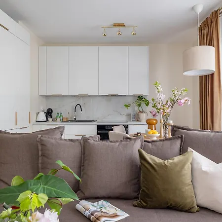 Ts Gold New Town & Free Private Parking 슈체친