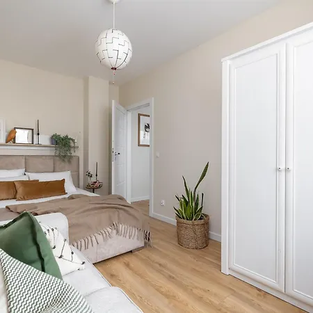 Ts Gold New Town & Free Private Parking 슈체친