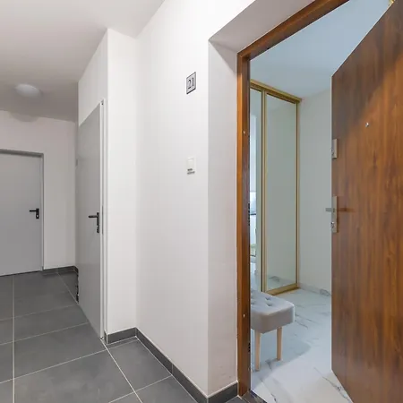 Ts Gold New Town & Free Private Parking 슈체친