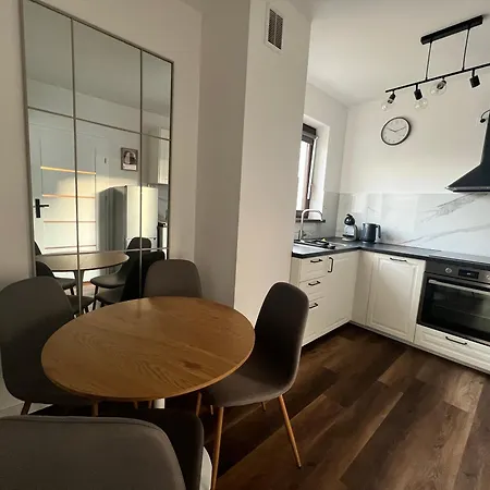 Ts Gold New Town & Free Private Parking * 슈체친