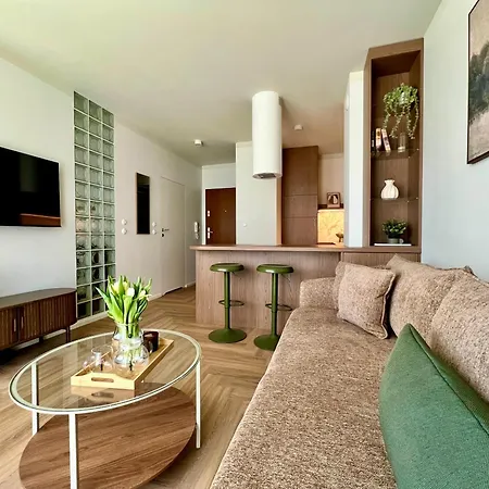 Ts Gold New Town & Free Private Parking *