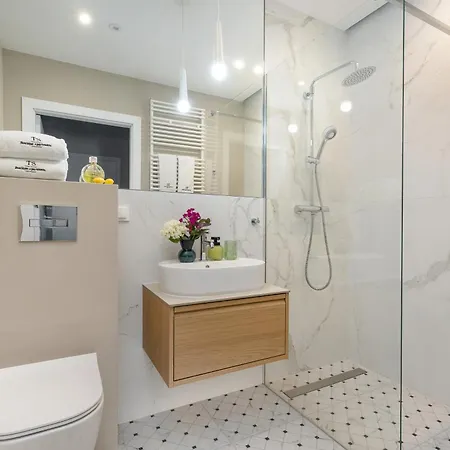 Ts Gold New Town & Free Private Parking Apartment *