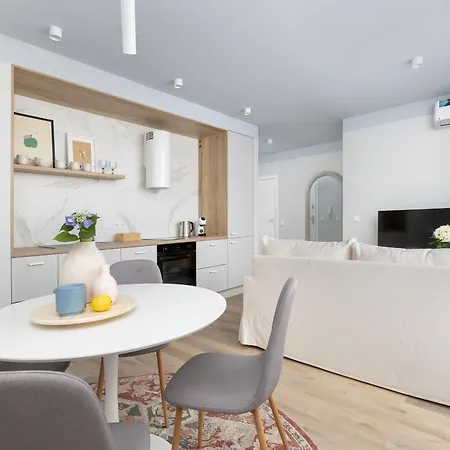Ts Gold New Town & Free Private Parking Apartamento