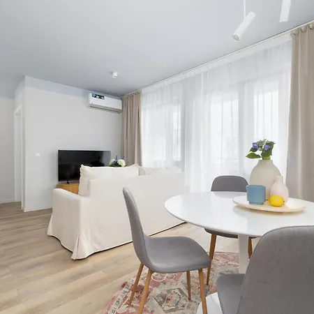 Ts Gold New Town & Free Private Parking Apartamento Estetino
