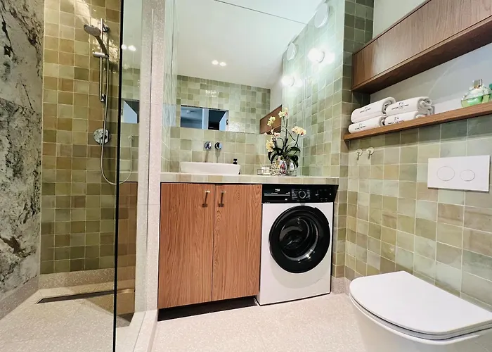 Ts Gold New Town & Free Private Parking